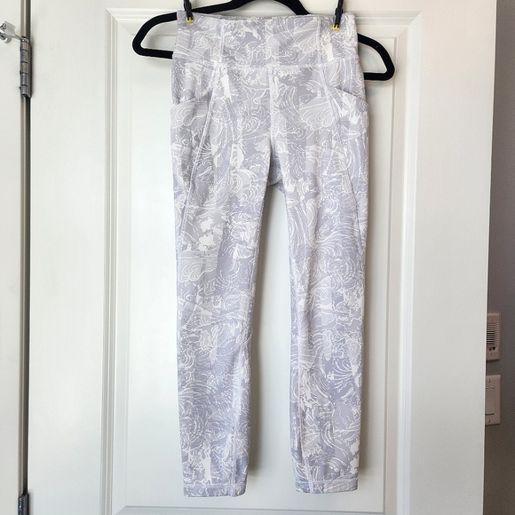 Lululemon Time To Sweat Crop 23" - Size 4 - Picture 1 of 11